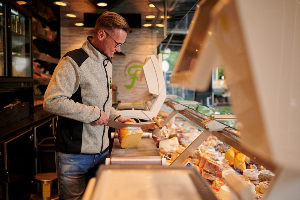 Niederländischer Käse und Weichkäse-Sorten aus ganz Europa bietet Frans Posthumus auf Wochenmärkten in Emden, Wittmund, Norden und Jever an. Privat-Foto